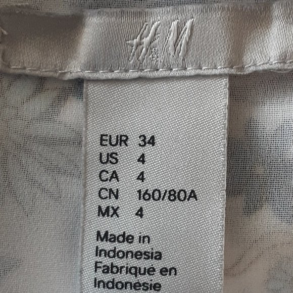 H&M Lined Flowy Cami | White with Blue Rust Flowers | Size 4 - Picture 9 of 10